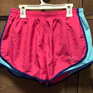 Woman’s size L Nike tempo shorts ! (Bundle 2 save)